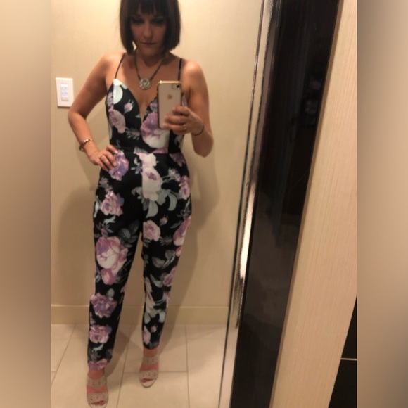 Floral jumpsuit with zipper back deep v - Picture 6 of 6